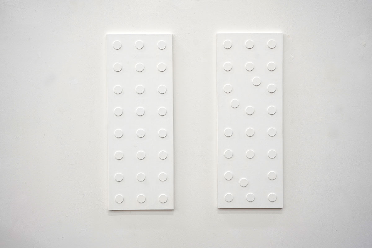 Marie Küsel, Tafeln, Leimholz, Wandfarbe, zwei Tafeln je 30 × 80 × 1,8 cm, 2021
