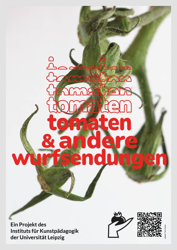 Hier ist ein Poster zu sehen. Vor dem Grün einer Tomatenpflanzen ist der Text "tomaten und andere wurfsendungen" aufgereiht. Zu sehen ist auch das Signet, eine Tomate und eine Hand, sowie ein QR-Code.